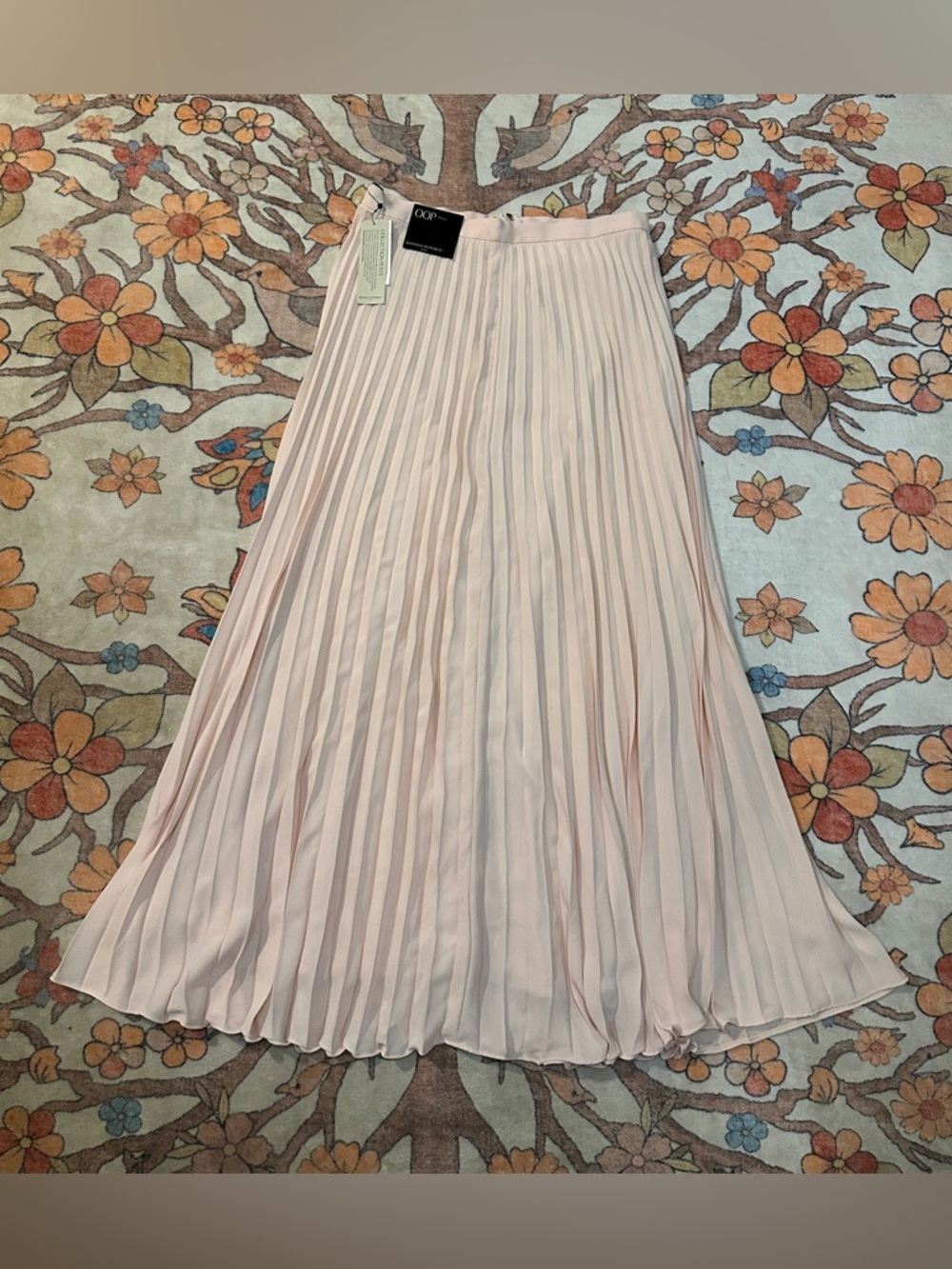 Banana Republic Light Pink Pleated Maxi Skirt - Picture 2 of 2